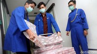 Direktorat Jenderal Pengelolaan Pembiayaan dan Risiko (DJPPR) Kementerian Keuangan mencatat, jumlah utang pemerintah pusat hingga akhir 2017 nyaris Rp 4.000 triliun atau angka tepatnya sebesar Rp 3.938,7 triliun atau 29,2% terhadap produk domestik bruto (PDB).