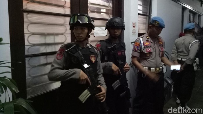 Tim Polda Sulsel Geledah Balai Kota Makassar