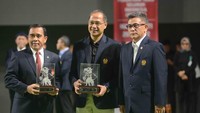 Rildo Ananda Anwar (kanan) usai dilantik sebagai ketua Umum PP Pelti.  (Dwi Ari Setyadi for detikSport)