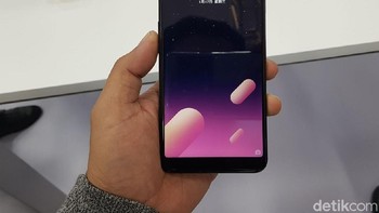 Agar tak ketinggalan tren, Meizu M6S mengusung layar kekinian dengan rasio 18:9. Ukurannya 5,7 inch resolusi 1.440 x 720 pixel. (Foto: detikINET/Fino Yurio Kristo)
