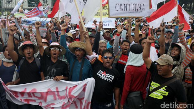 Aksi demo tolak larangan cantrang