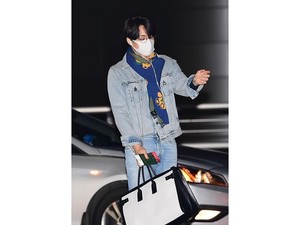 Tampil Kasual di Bandara, Gaya Airport Kai EXO Capai Rp 335 Juta