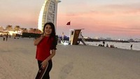 Ia pun gemar keliling ke berbagai negara. Salah satunya ia pernah menyambangi Dubai (uciflowdea/Instagram)