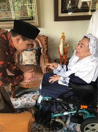 Gus Yasin meminta doa restu Sinta Nuriyah / (Foto:PPP)