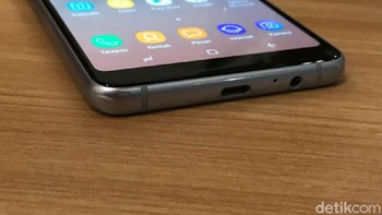 Samsung menyematkan 16 megapixel. Kamera ini punya bukaan f/1.7 dan autofocus. (Foto: detikINET/Adi Fida Rahman)