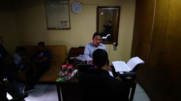 Salah satu panitia yang dimintai keterangan di Polsek Bubutan
