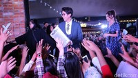 Iqbaal dan Vanesha menjadi bintang di gala premier semalam. Foto: (Hanif/detikhot)