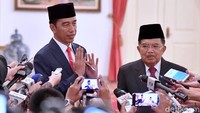 Presiden Jokowi pagi tadi melakukan reshuffle Kabinet Kerja Jilid III. Reshuffle dilaksanakan di Istana Kepresidenan, Jakarta, Rabu (17/1/2017) pagi.