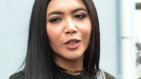 Namun ia mengatakan hal tersebut diketahui dan disetujui oleh pihak keluarganya.