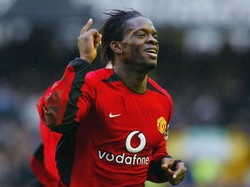 Louis Saha. Main 10 laga untuk Tottenham Hotspur FC (2011) dan 105 pertandingan bersama Manchester United (2003-2007). Foto: Ben Radford/Getty Images