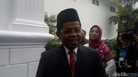 Pada pukul 08.20 WIB, Idrus sudah tiba di Istana Kepresidenan. Dia tampak tersenyum jelang dilantik jadi Mensos (Foto: Bagus Prihantoro Nugroho/detikcom)