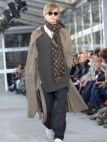 Karya Kim Jones untuk Louis Vuitton.