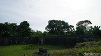 Benteng Revengie pernah mengalami kerusakan yang sangat parah akibat gempa bumi pada tahun 1683 (Syanti/detikTravel)