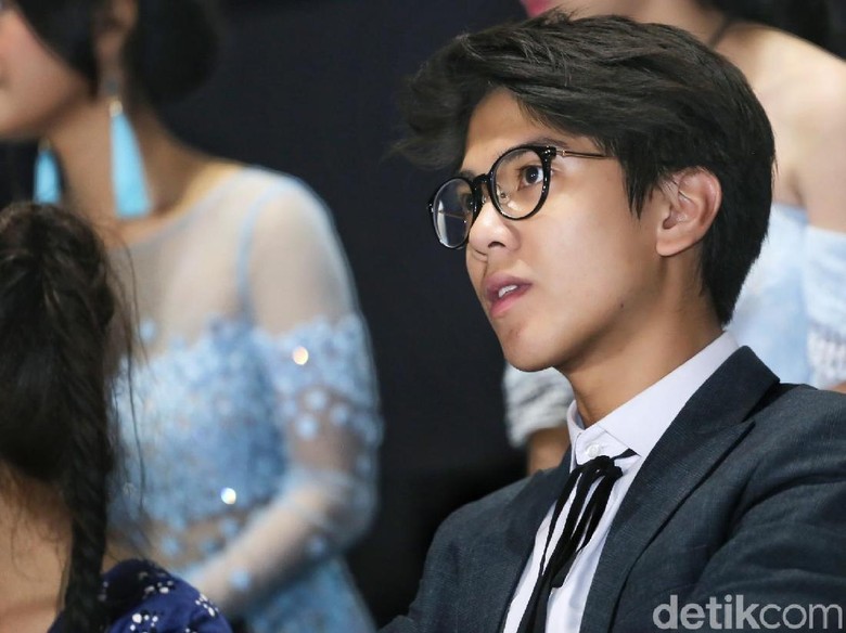 Iqbaal Ramadhan Ceritakan Sempat Bertemu Sosok Dilan yang Nyata Iqbaal Ramadhan Ceritakan Sempat Bertemu Sosok Dilan yang Nyata