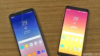 Layar kedua ponsel ini menggunakan teknologi AMOLED. Bedanya pada ukurannya saja, A8 punya layar 5,6 inch dan A8+ berukuran 6 inch. (Foto: detikINET/Adi Fida Rahman)