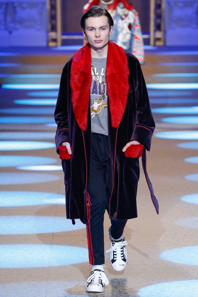 Dolce & Gabbana juga menggandeng Rafferty Law, putra aktor Jud Law, yang mengikuti jejak sang adik, Iris, sebagai model. Foto: Dok. Vogue