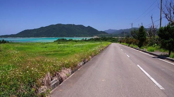 Kalau dari ibukota Jepang, Tokyo, jaraknya cukup jauh. Pulau ini lebih dekat jaraknya dengan negara Taiwan (Ishigaki-japan.com) Kalau dari ibukota Jepang, Tokyo, jaraknya cukup jauh. Pulau ini lebih dekat jaraknya dengan negara Taiwan (Ishigaki-japan.com)
