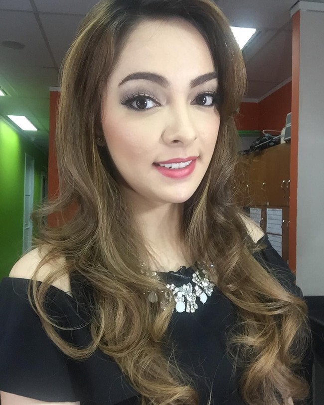 Reisa Broto Asmoro adalah seorang artis yang juga berprofesi sebagai dokter, ia dikenal karena kiprahnya sebagai presenter talkshow Dr.OZ. Reisa dulu pernah mewakili provinsi DI Yogyakarta dan berhasil menjadi runner-up I atau juara kedua di ajang Puteri Indonesia 2010. Foto: Instagram