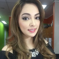 Reisa Broto Asmoro adalah seorang artis yang juga berprofesi sebagai dokter, ia dikenal karena kiprahnya sebagai presenter talkshow Dr.OZ. Reisa dulu pernah mewakili provinsi DI Yogyakarta dan berhasil menjadi runner-up I atau juara kedua di ajang Puteri Indonesia 2010. Foto: Instagram