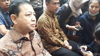 Ketika Novanto menjabat sebagai Ketua Umum Partai Golkar, Idrus memang mendampingi sebagai Sekjen. Kini ketika Novanto dijerat kasus, Idrus juga cukup rajin datang ke pengadilan memantau jalannya persidangan Novanto.