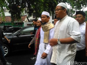 Dikawal Alumni 212, Ustaz Zulkifli Penuhi Panggilan Bareskrim