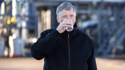 Aksi Bill Gates Minum Kotoran Manusia Hingga Tebus Utang Negara
