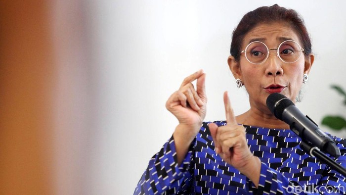 Menteri Kelautan dan Perikanan Susi Pudjiastuti memberikan keterangan kepada awak media mengenai kebijakan pemerintah terkait cantrang di Jakarta, Kamis (17/1/2018). Dalam kebijakan ini pemerintah memberikan kesempatan bagi para nelayan di pantura untuk beralih dari cantrang.