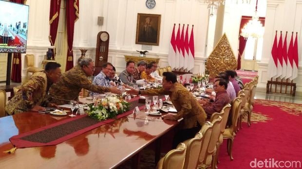  Presiden Jokowi, sejumlah menteri dan Gubernur Jabar Ahmad Heryawan menggelar rapat membahas UIII, Kamis (18/1/2018)