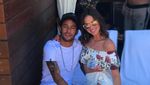 Foto: Kemesraan Neymar & Pacarnya Saat Pergi Liburan