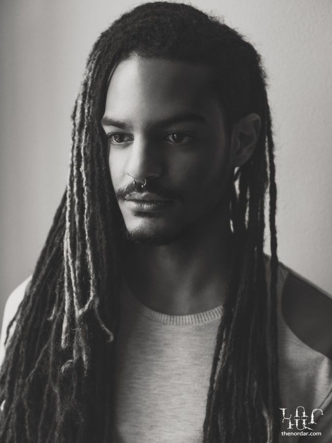 Pria tampan berambut gimbal bernama Morgan Fula ini lahir dari orangtua keturunan Afrika dan Swiss. Foto: Dok. thenordar.com
