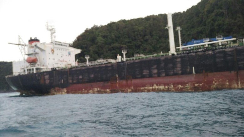  Kapal  Tanker Misterius Berbendera Amerika Kandas  di Bintan