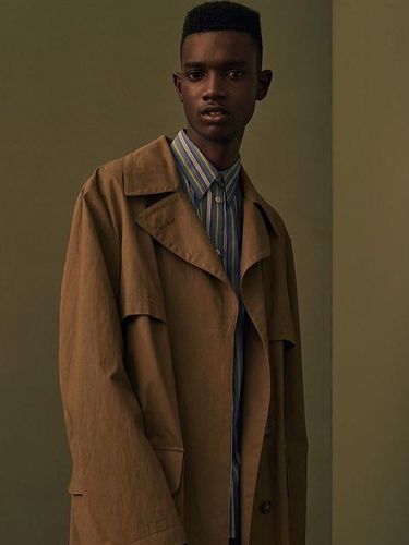 George Koh berpose untuk label Stella McCartney.