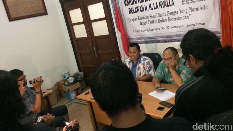 Relawan La Nyalla Buka Posko Pengaduan Mahar Politik di Surabaya Relawan La Nyalla Buka Posko Pengaduan Mahar Politik di Surabaya