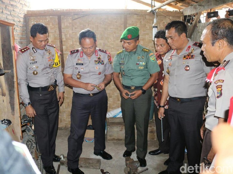 Polisi Tangkap Pembuat Senjata Api Rakitan di Lampung Polisi Tangkap Pembuat Senjata Api Rakitan di Lampung