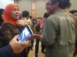 Haru Khofifah Saat Berpisah dengan Jajaran Kemensos