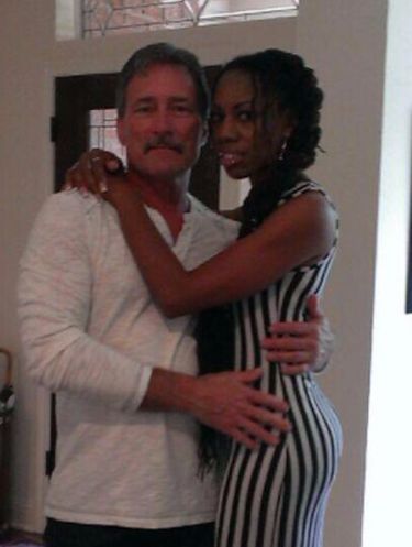 Reaksi Suami yang Melihat Istrinya Tiba-tiba Botak Jadi Viral