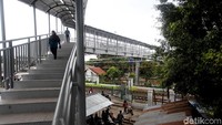 Padahal di lokasi tersebut sudah tersedia JPO.