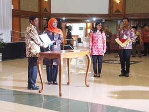 Sertijab Mensos, Khofifah: Pak Idrus Melangkah dan Langsung Lari
