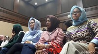 Nggak (hadir). Kan baru dilantik. Sertijab mungkin. Kan hari pertama kerja, kata Deisti soal Idrus.