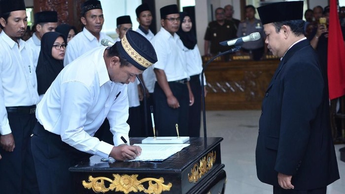 Terdaftar di Parpol dan Usia Kurang, 2 PPL Lamongan Batal Dilantik