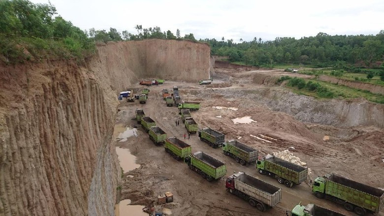 Tambang Pasir dan Kisah Mustofa Nyaris Terusir di Tanah Kelahiran Tambang Pasir dan Kisah Mustofa Nyaris Terusir di Tanah Kelahiran