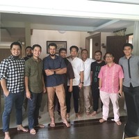 Tak hanya di masjid, mereka sering terlihat bersilaturahmi di rumah. Foto: Instagram