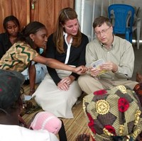 Pada tahun 2000 Bill Gates dan Melinda mendirikan yayasan Bill and Melinda Gates Foundation bersama. Hal itu berawal dari kepergian keduanya ke Afrika dan bertemu dengan orang-orang yang sangat miskin. Bill dan Melinda kemudian tergerak mendirikan yayasan untuk membantu orang lain yang kesusahan. Foto: (dok gatesnotes)