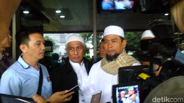  Ustaz Zulkifli Muhammad Ali (ZMA) memenuhi panggilan pemeriksaan sebagai tersangka dugaan ujaran kebencian di Bareskrim Polri, Kamis (18/1/2018)