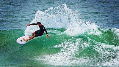 Foto: Begini Jadinya Kalau Chris Hemsworth Surfing