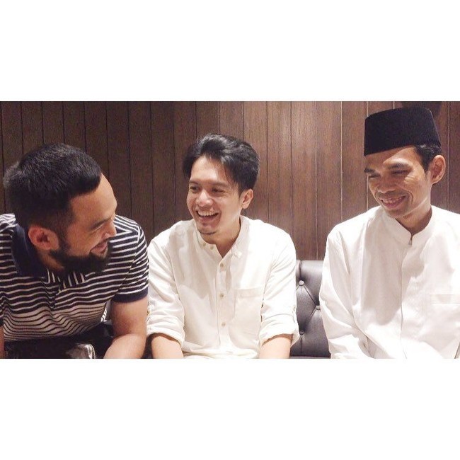 Tak jarang Teuku Wisnu dan Dimas Seto berfoto bersama ustad Abdul Somad. Foto: Instagram