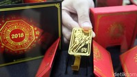 Memiliki desain eksklusif dan bernilai seni tinggi, dan dikemas secara eksklusif emas imlek ini tampak berbeda dan berharga karena selain bernilai investasi namun juga bernilai item koleksi. 
