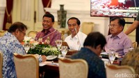 Rapat tersebut berlangsung di Istana Merdeka, Jakarta Pusat, Kamis (18/1/2018).