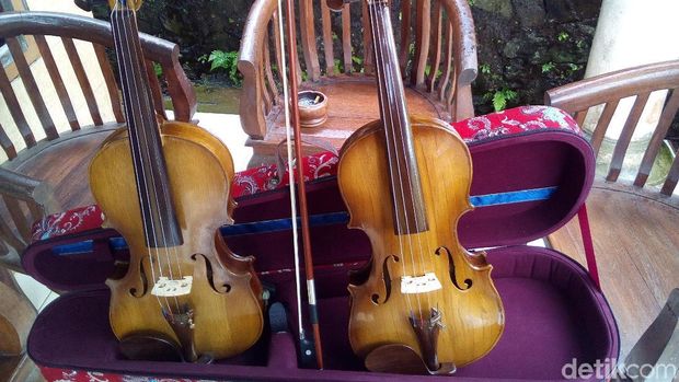 biola dari bahan bambu