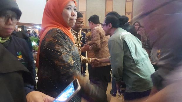 Haru Khofifah Saat Berpisah dengan Jajaran Kemensos